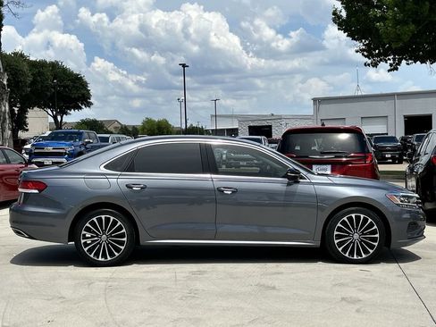 Used 2022 Volkswagen Passat 2.0T FWD image 3