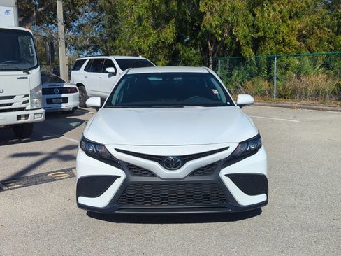 Used 2023 Toyota Camry SE image 2