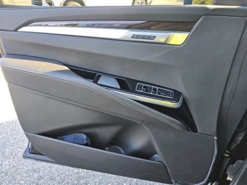 Used 2025 Cadillac Escalade Sport Platinum image 5