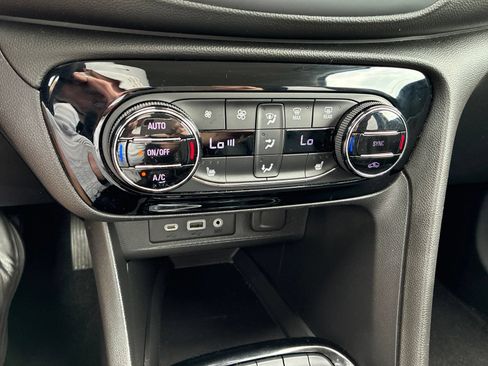 Used 2020 Buick Encore GX Essence w/ Advanced Technology Package FWD image 31