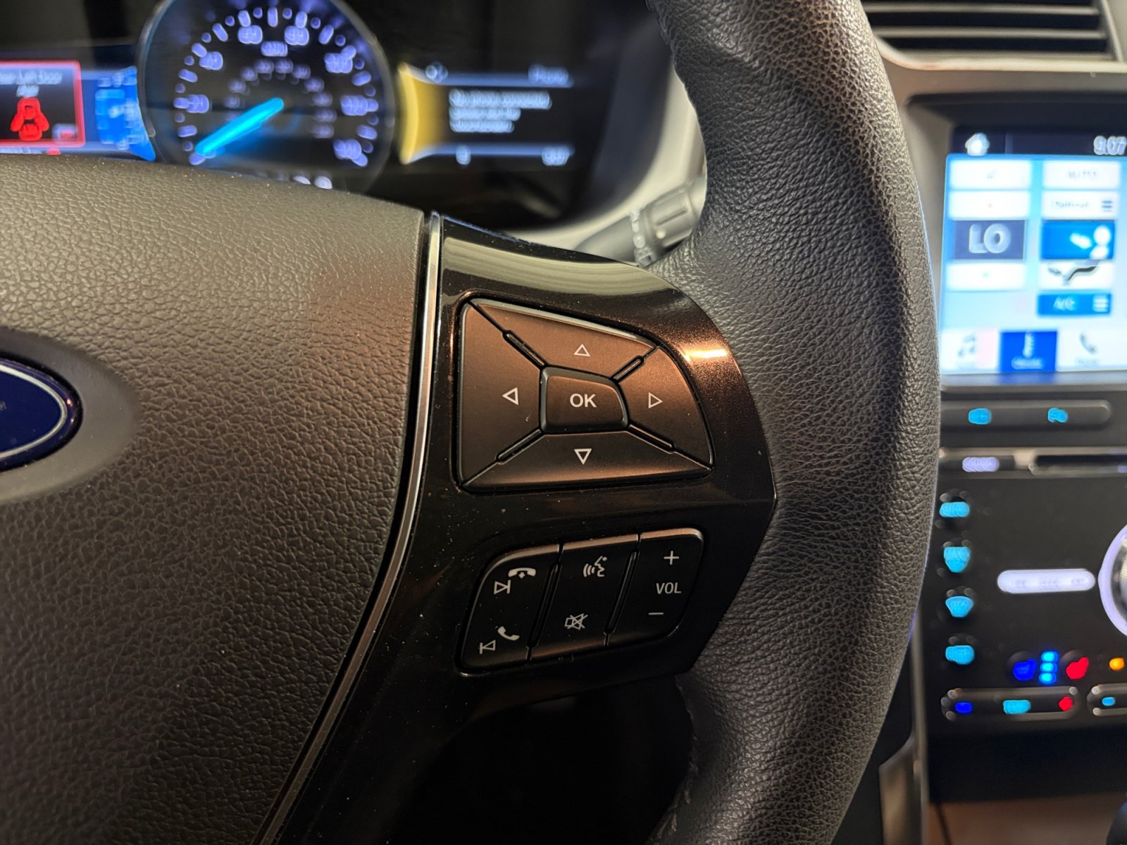 Used 2018 Ford Explorer Limited FWD image 19