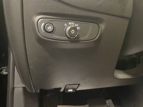 Used 2023 Chevrolet Equinox LT image 18