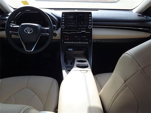 Used 2022 Toyota Avalon XLE image 10