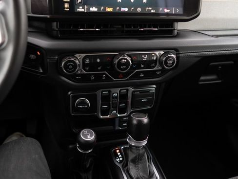 Used 2024 Jeep Wrangler Sahara image 10