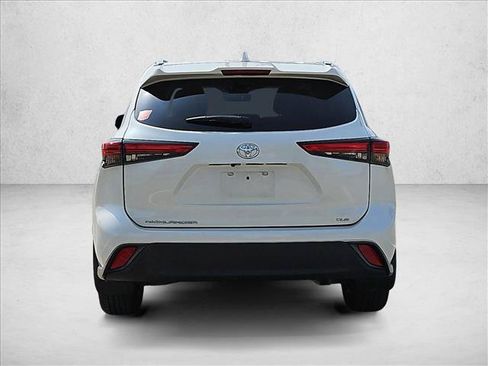 Used 2021 Toyota Highlander XLE FWD image 6