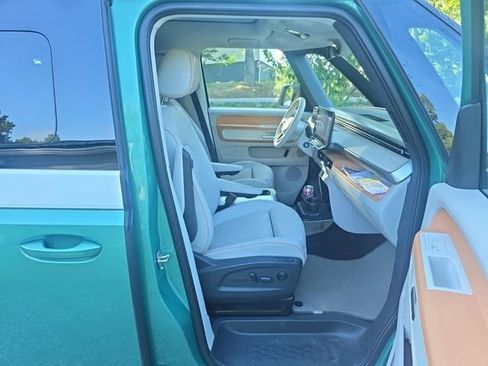 Used 2025 Volkswagen ID. Buzz Pro S Plus RWD image 11