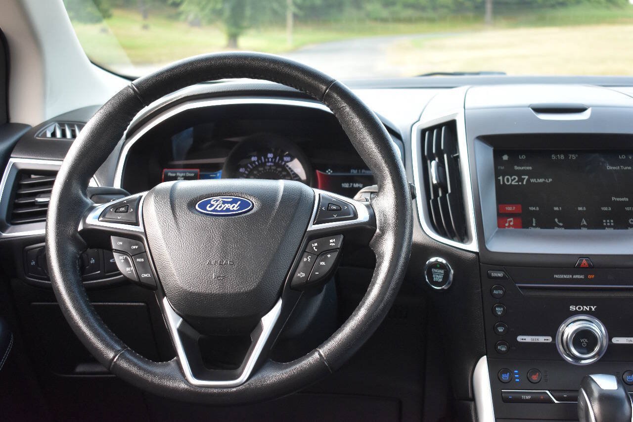Used 2018 Ford Edge Titanium w/ Equipment Group 301A AWD/4WD image 20