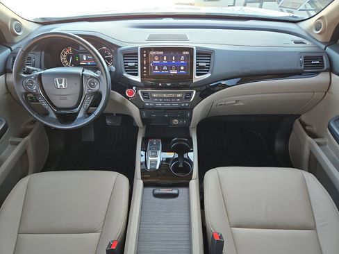Certified 2018 Honda Pilot Touring image 16