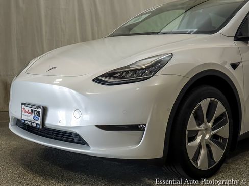 Used 2022 Tesla Model Y Long Range AWD/4WD image 3