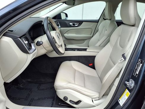 Used 2019 Volvo S60 T5 Momentum w/ Premium Package FWD image 7