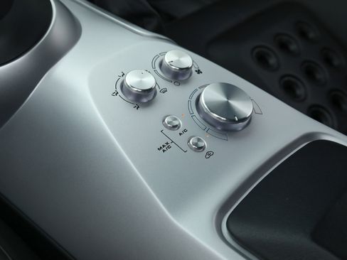 Used 2006 Ford GT image 32