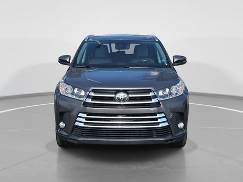 Used 2017 Toyota Highlander Limited image 2