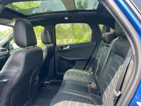 Used 2023 Ford Escape ST-Line Elite w/ Premium Technology Package AWD/4WD image 18