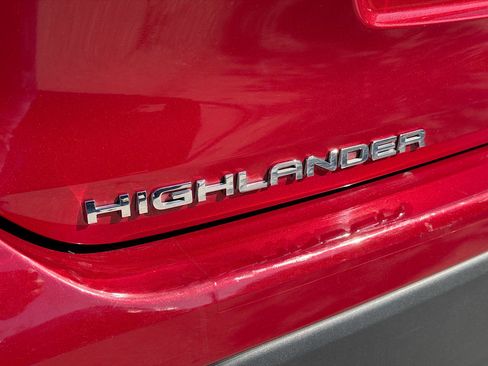 Used 2022 Toyota Highlander XLE image 11