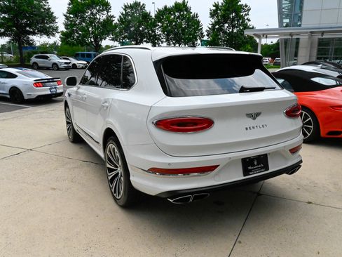 Used 2023 Bentley Bentayga AWD/4WD image 7