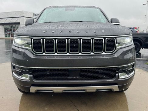 Used 2022 Jeep Wagoneer Series III w/ Premium Group I AWD/4WD image 2
