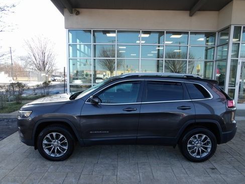 Used 2019 Jeep Cherokee Latitude Plus w/ Comfort/Convenience Group image 4