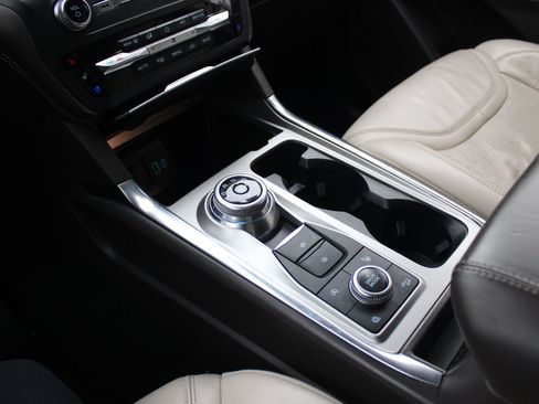 Used 2020 Ford Explorer Platinum w/ Premium Technology Package image 22