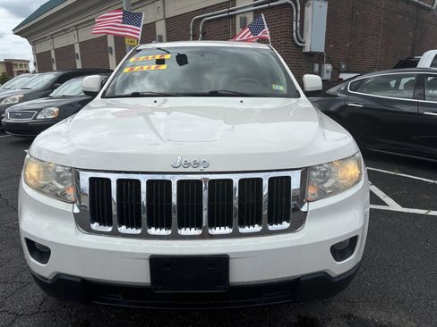 Used 2011 Jeep Grand Cherokee Laredo w/ Security & Convenience Group AWD/4WD image 3