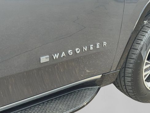 Used 2024 Jeep Wagoneer Series II w/ Flexible Seating Group AWD/4WD image 11