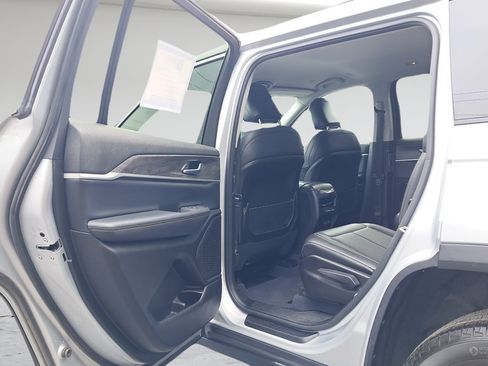 Used 2023 Jeep Grand Cherokee L Limited AWD/4WD image 23