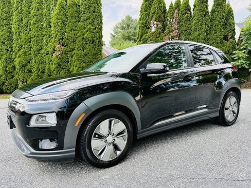 Used 2021 Hyundai Kona Limited w/ Cargo Package FWD image 1