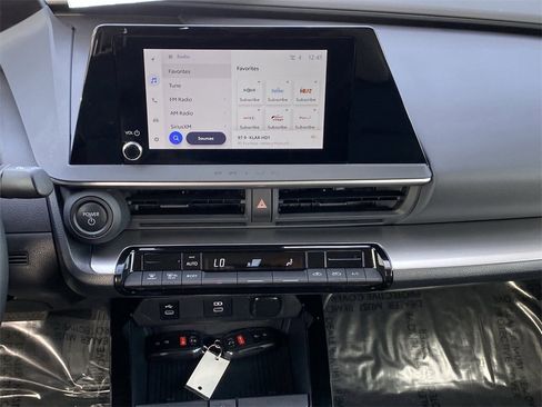 Certified 2025 Toyota Prius LE image 28