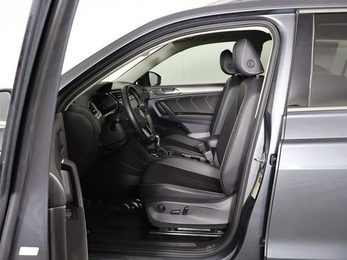 Used 2023 Volkswagen Tiguan SE w/ Panoramic Sunroof Package FWD image 29