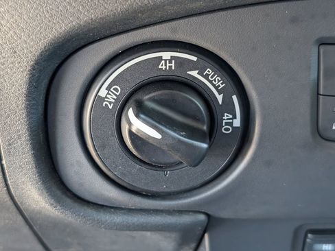 Certified 2024 Nissan Frontier SV w/ SV Convenience Package AWD/4WD image 19