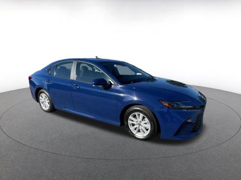 Used 2025 Toyota Camry LE image 2