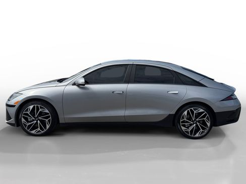 Used 2025 Hyundai Ioniq 6 SEL RWD image 2