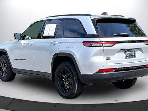 Certified 2024 Jeep Grand Cherokee Altitude AWD/4WD image 7