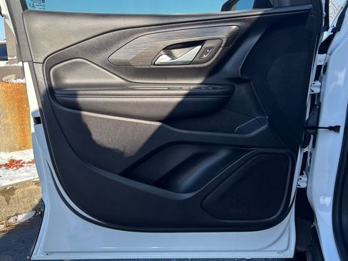 Used 2022 GMC Terrain SLE w/ Driver Convenience Package image 10