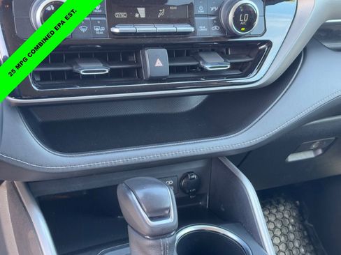 Used 2023 Toyota Highlander LE image 24