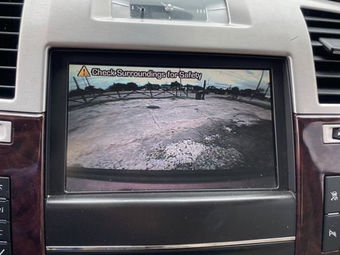 Used 2011 Cadillac Escalade Luxury AWD/4WD image 16