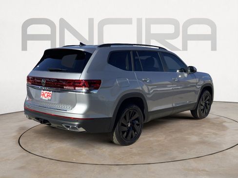 New 2025 Volkswagen Atlas SE FWD image 8