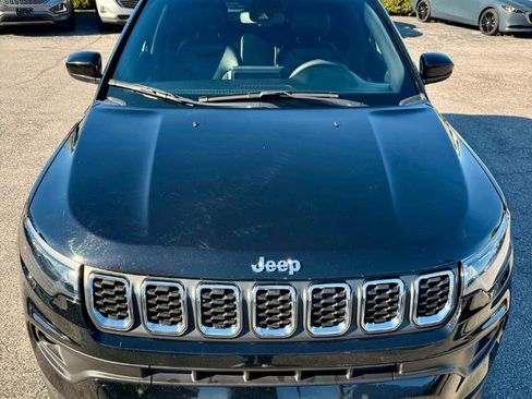 Used 2024 Jeep Compass Latitude image 11