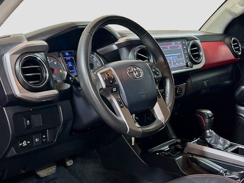 Used 2020 Toyota Tacoma SR5 image 7