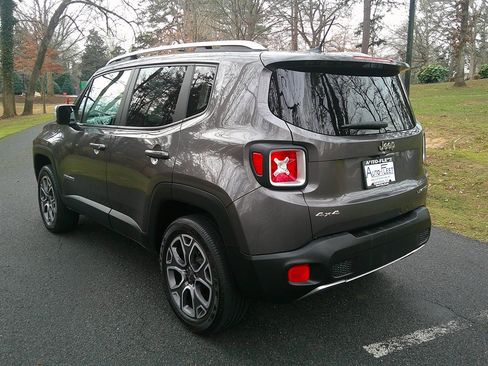 Used 2016 Jeep Renegade Limited w/ Safety & Security Group image 7