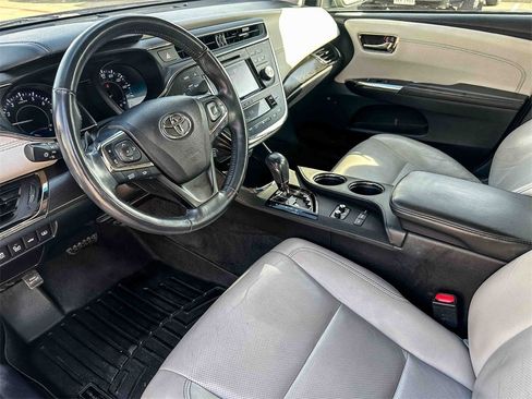 Used 2017 Toyota Avalon Limited image 12