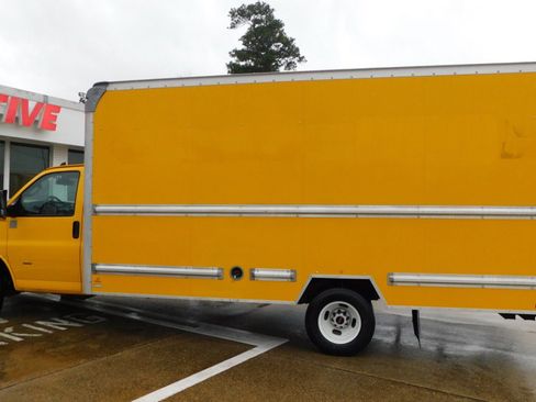 Used 2021 GMC Savana 3500 Extended w/ Power Convenience Package image 8