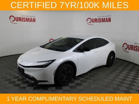 Used 2025 Toyota Prius LE FWD image 3