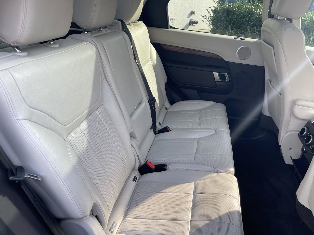 Used 2017 Land Rover Discovery HSE AWD/4WD image 35