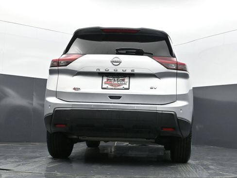Used 2024 Nissan Rogue SV image 39