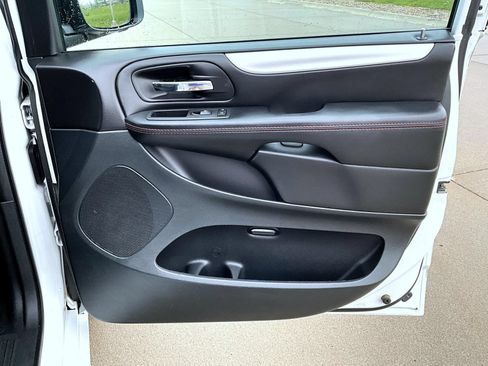Used 2018 Dodge Grand Caravan GT FWD image 17