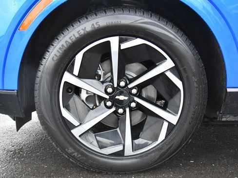 Used 2025 Chevrolet Equinox EV LT w/ Convenience Package image 12