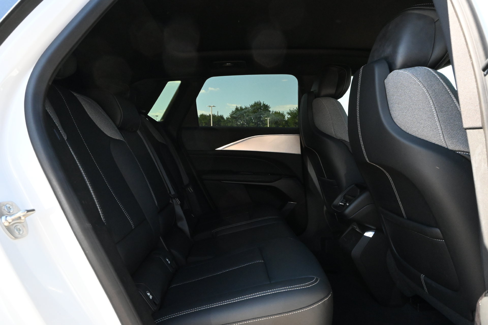 Used 2024 Cadillac Lyriq Tech RWD image 23