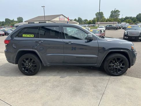 Used 2018 Jeep Grand Cherokee Altitude AWD/4WD image 4
