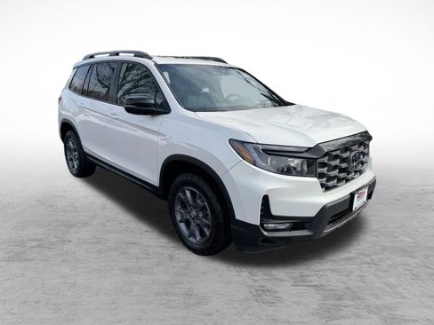Certified 2024 Honda Passport TrailSport image 3