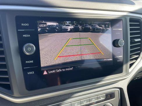 Certified 2021 Volkswagen Atlas Cross Sport SE w/ Panoramic Sunroof Package FWD image 27